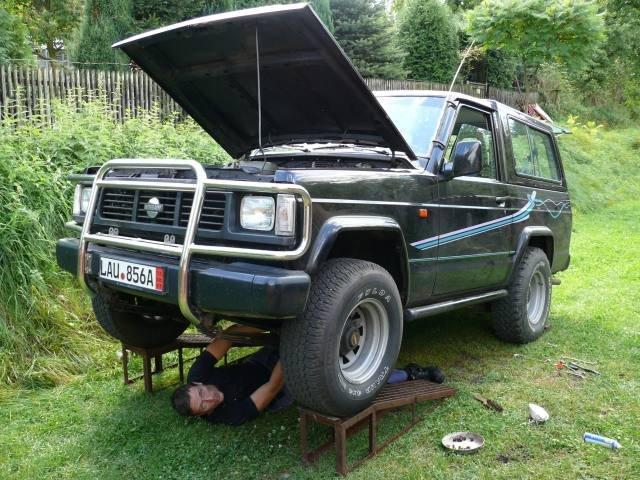 nissaninrepair.jpg - So I scratch the rust and try to look professional...:o)